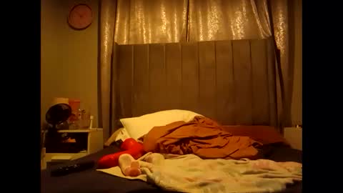 Snapshot of i_obey_all_orders chatting on 12.24.24 Sub male uk online show from 12.24.24