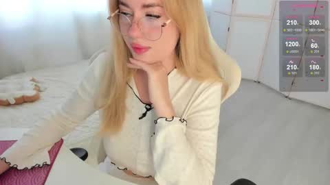 Snapshot of i_want_you_eva chatting on 09.11.25 HiI am EvaPVT is open online show from 09.11.25