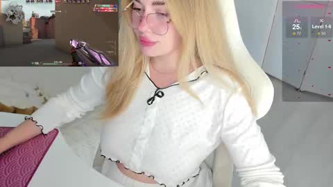 Snapshot of i_want_you_eva chatting on 10.10.25 HiI am EvaPVT is open online show from 10.10.25