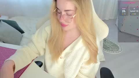 Snapshot of i_want_you_eva chatting on 10.31.25 HiI am EvaPVT is open online show from 10.31.25