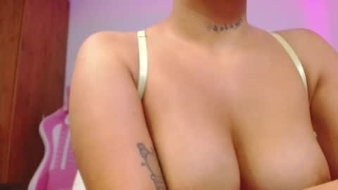 Snapshot of iam_salomex chatting on 10.17.25 Salo  online show from 10.17.25