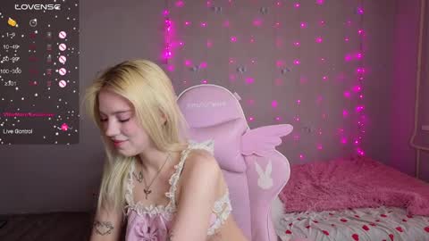 Cassie  STREAMS HERE EVERYDAY online show from 04.04.26