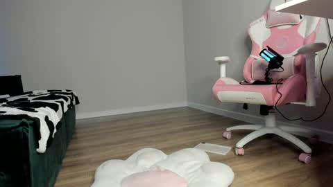 Snapshot of iampiggygirl chatting on 05.26.26 Dilya online show from 05.26.26