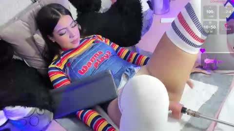 Snapshot of iamstephanie13 chatting on 10.12.25 Steph - Online Again   - 1 DECEMBER online show from 10.12.25