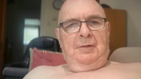 Snapshot of ian53a chatting on 05.27.26 ian53a - mature UK man for same online show from 05.27.26
