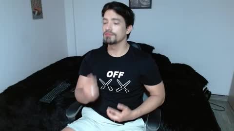 Snapshot of ian_davis chatting on 11.11.25 Ian Davis online show from 11.11.25