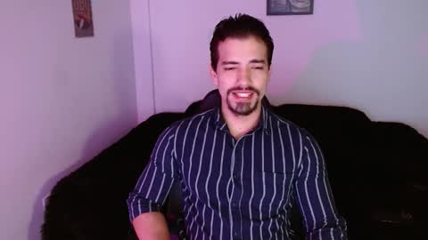 Snapshot of ian_davis chatting on 11.14.25 Ian Davis online show from 11.14.25