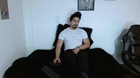 Snapshot of ian_davis chatting on 11.17.25 Ian Davis online show from 11.17.25