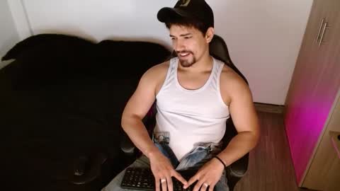 Snapshot of ian_davis chatting on 11.18.25 Ian Davis online show from 11.18.25