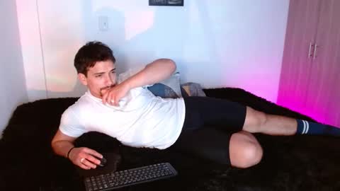 Snapshot of ian_davis chatting on 12.01.25 Ian Davis online show from 12.01.25