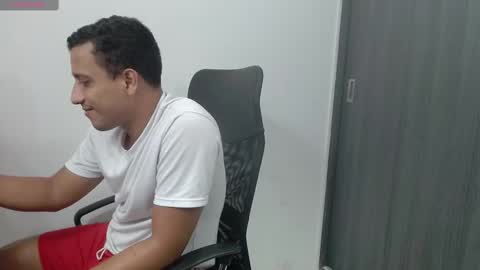 Snapshot of ian_taylor_xxx chatting on 01.26.25 ian_taylor_xxx online show from 01.26.25