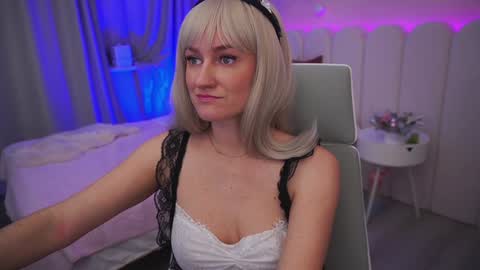 Snapshot of ice_kitty chatting on 12.22.24 ice_kitty online show from 12.22.24