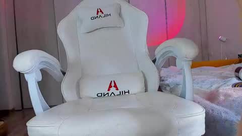 Snapshot of ice_pixie chatting on 02.19.25 Nana online show from 02.19.25