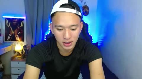 Snapshot of iconicmateo chatting on 10.23.25 Mateo online show from 10.23.25