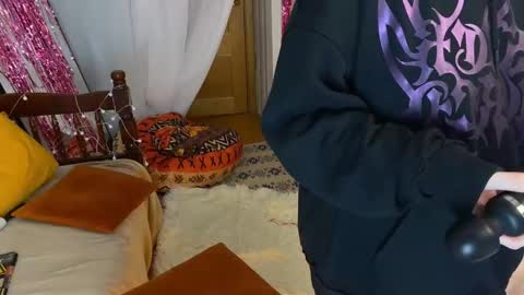 Emmy  help me reach 100 thumbs up online show from 02.08.26