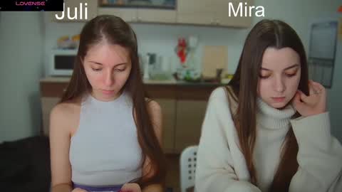 Julia and Mira online show from 03.05.25