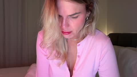 Snapshot of iiivy_ chatting on 01.16.25 Ivy online show from 01.16.25