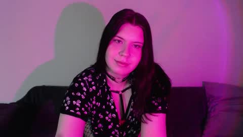 Snapshot of iintimate_flesh chatting on 09.15.25 Vella online show from 09.15.25