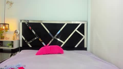 Isabella online show from 09.10.25