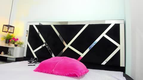 Isabella online show from 01.17.26