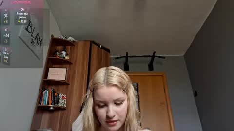Snapshot of ilianamessersmith chatting on 05.08.26 ShyLuna online show from 05.08.26