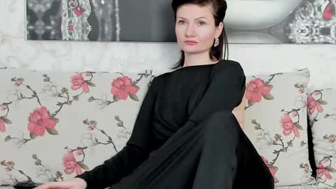 Snapshot of illegalbeauty87 chatting on 01.05.25 Ingrid or more easier...Miss GoDDess Mistress online show from 01.05.25