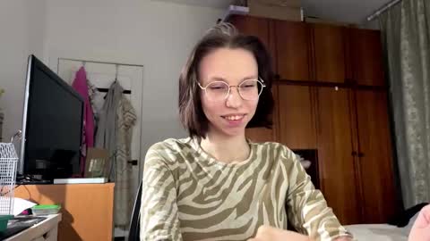 Snapshot of iluminadabiase chatting on 10.28.25 Alina online show from 10.28.25