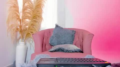 Mia online show from 02.10.26