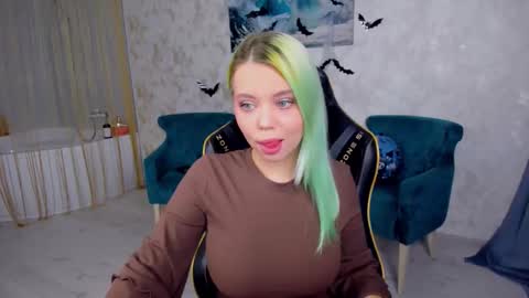 Roxy online show from 11.04.25