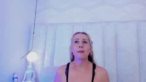 Mailyn Jung online show from 06.02.26