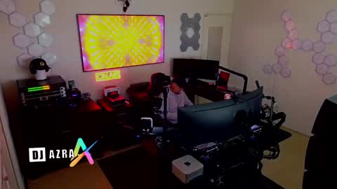 Snapshot of imdjazra chatting on 12.26.24 DJ Azra online show from 12.26.24