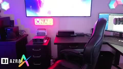 Snapshot of imdjazra chatting on 02.13.25 DJ Azra online show from 02.13.25