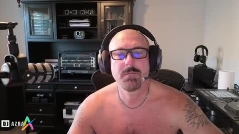 Snapshot of imdjazra chatting on 10.02.25 DJ Azra online show from 10.02.25