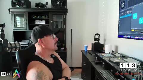 Snapshot of imdjazra chatting on 10.06.25 DJ Azra online show from 10.06.25