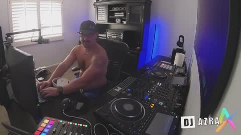 Snapshot of imdjazra chatting on 10.12.25 DJ Azra online show from 10.12.25