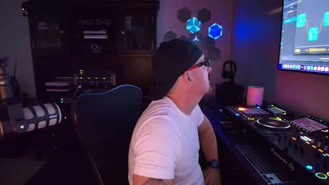 Snapshot of imdjazra chatting on 10.14.25 DJ Azra online show from 10.14.25