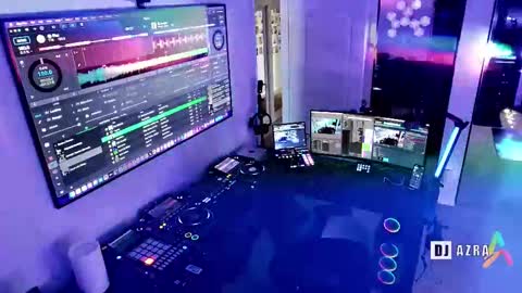 Snapshot of imdjazra chatting on 10.17.25 DJ Azra online show from 10.17.25