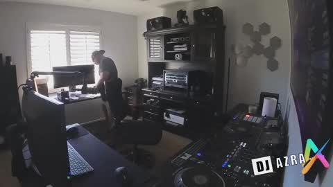 Snapshot of imdjazra chatting on 10.29.25 DJ Azra online show from 10.29.25