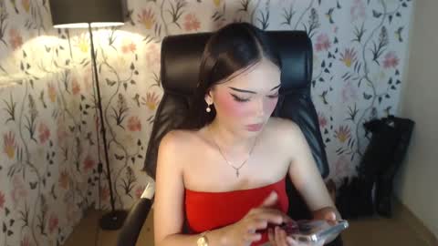 Snapshot of imyourlegalbaby chatting on 01.09.25 Aki online show from 01.09.25