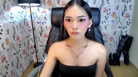 Snapshot of imyourlegalbaby chatting on 01.21.25 Aki online show from 01.21.25