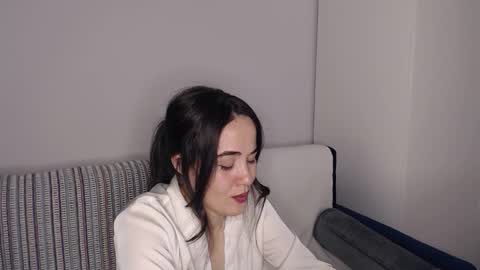 Snapshot of in_yan chatting on 11.14.25 Lin online show from 11.14.25