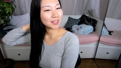 Snapshot of inari__okami chatting on 01.18.25 INARI online show from 01.18.25