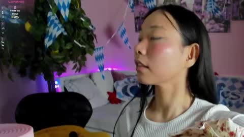 Snapshot of inari__okami chatting on 10.03.25 INARI online show from 10.03.25