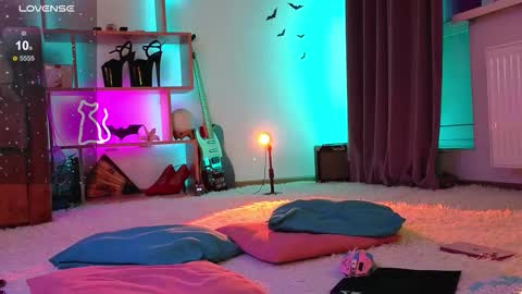 Snapshot of inchcaser chatting on 03.12.26 Dina Help me reach 100 likes online show from 03.12.26