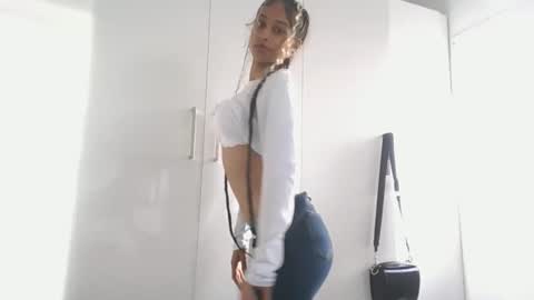 Snapshot of indanbella19 chatting on 04.24.26 indanbella19 online show from 04.24.26