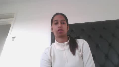 Snapshot of indanbella19 chatting on 05.25.26 indanbella19 online show from 05.25.26