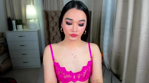 indestructabletrixie online show from 12.18.24