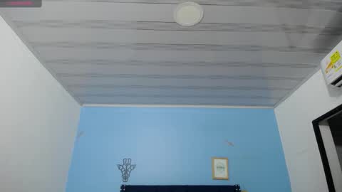 Snapshot of indian_whore18 chatting on 02.15.25 indian_whore18 online show from 02.15.25