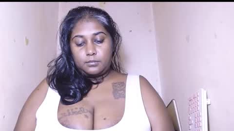 Snapshot of indiancoco chatting on 12.17.25 candice online show from 12.17.25