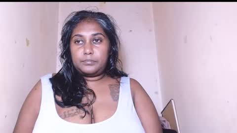 Snapshot of indiancoco chatting on 12.21.25 candice online show from 12.21.25